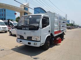 東風(fēng)福瑞卡掃路車
